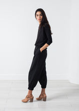 Cargar imagen en el visor de la galería, Boat Neck Top in Black
