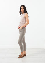 Cargar imagen en el visor de la galería, Belted Jeans
