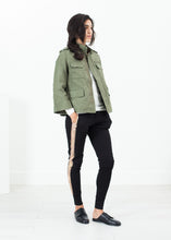 Cargar imagen en el visor de la galería, Big Army Jacket in Olive
