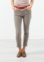 Cargar imagen en el visor de la galería, Belted Jeans
