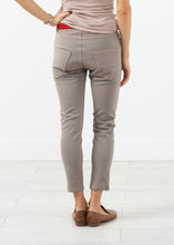 Cargar imagen en el visor de la galería, Belted Jeans
