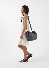 Cargar imagen en el visor de la galería, Bell Dress
