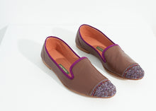 Cargar imagen en el visor de la galería, Bizi Cap Toe Loafer in Rose/Aubergine
